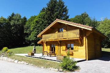 Chalet pour 6 personnes, avec balcon ainsi que jardin et sauna dans les Vosges