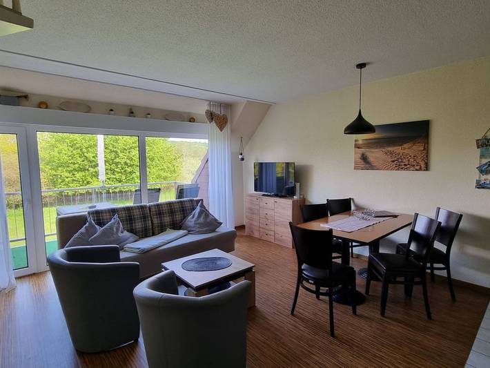 Ganze Ferienwohnung, Boddenhof Apartment 52 - Balkon, hundefreundlich - Ferienwohnung 52 – Idyllisches Apartment für 5 mit zwei Schlafbereichen & Wlan in Buschvitz, Bergen auf Rügen und Umgebung