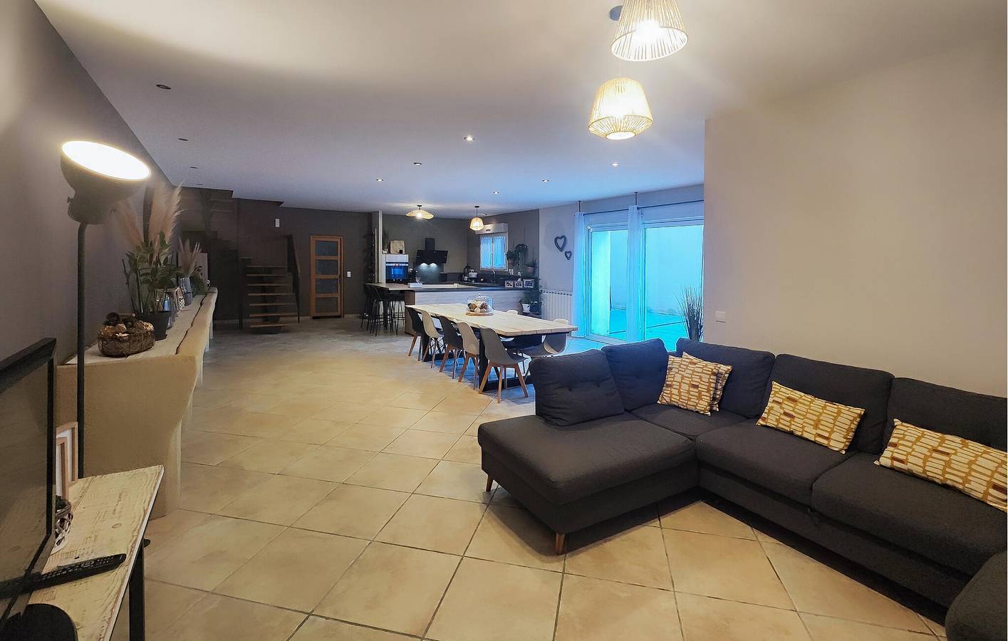 Modernes Apartment mit Pool, WLAN und Parkplatz in der Nähe von Creissan in Puisserguier, Béziers und Umgebung