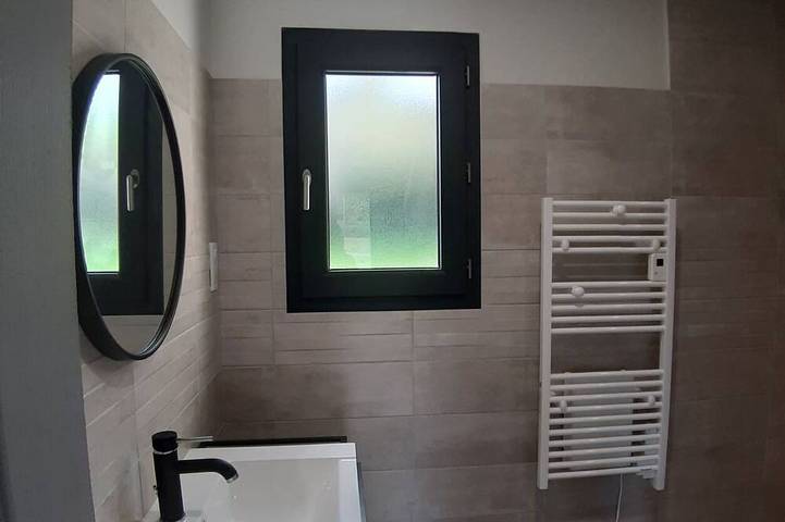 Location de vacances pour 5 personnes, avec terrasse et jardin à Prats-de-Carlux