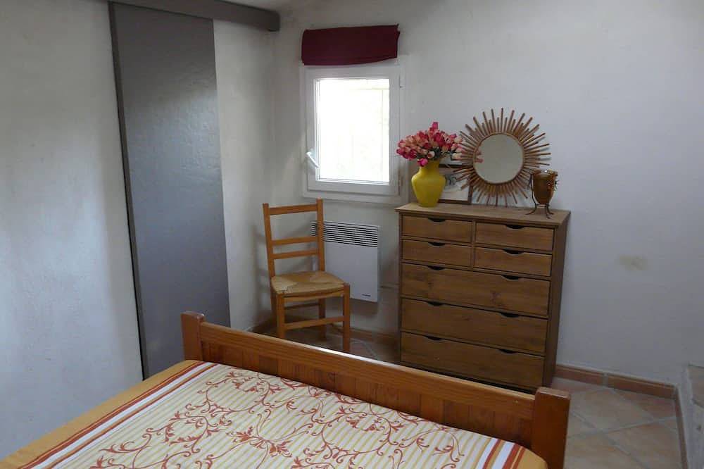 Im Herzen des Luberon, geräumige Villa mit privatem Pool und Whirlpool in Viens, Regionaler Naturpark Luberon