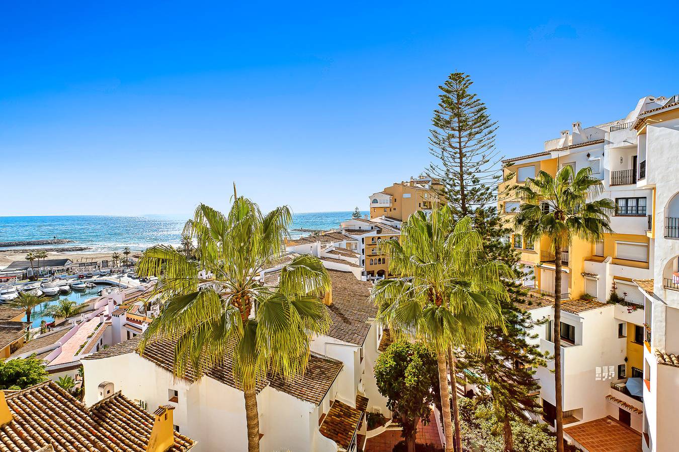 Geheel appartement, Vakantieappartement voor 4 personen met terras in Playa Cabopino, Marbella