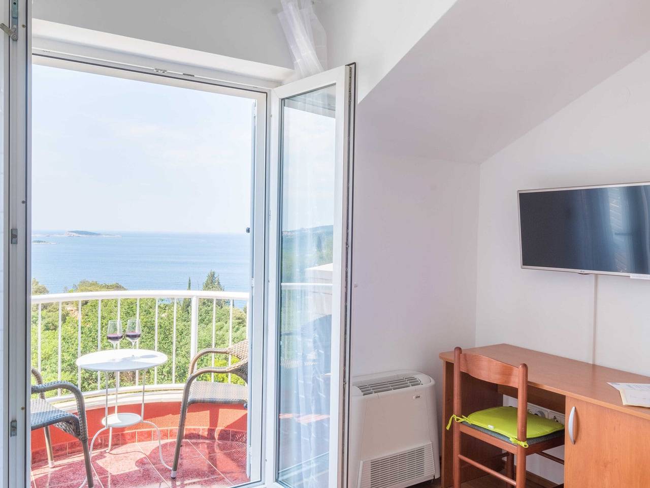 Ganze Wohnung, Villa Panorama Dubrovnik (S2) - Comfort Double Room with Balcony and Sea View in Plat, Dubrovnik-Neretva