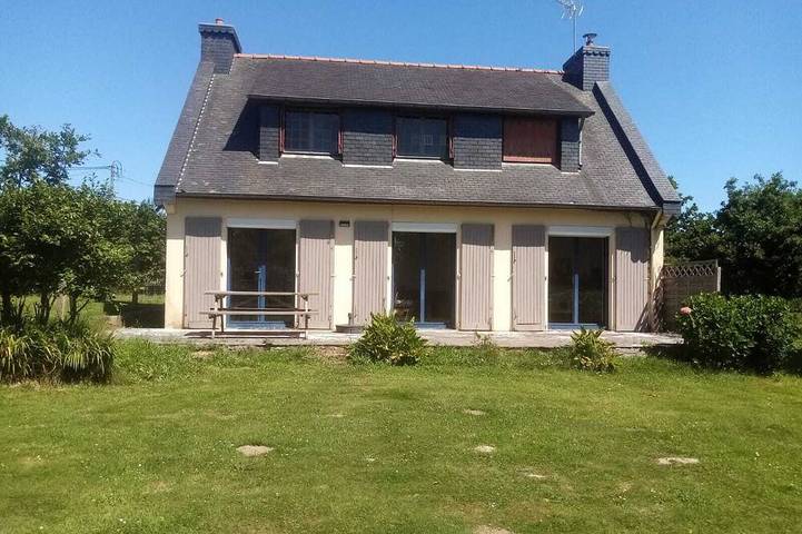 Gîte pour 5 personnes, avec jacuzzi à Rospez