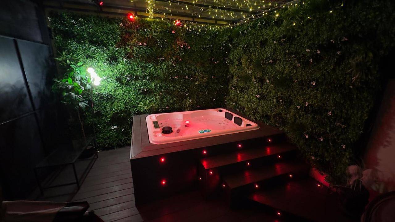 Appartement entier, By nuit-parisienne : Superbe appartement avec Spa et terrasse privée in Villemomble, Seine-Saint-Denis