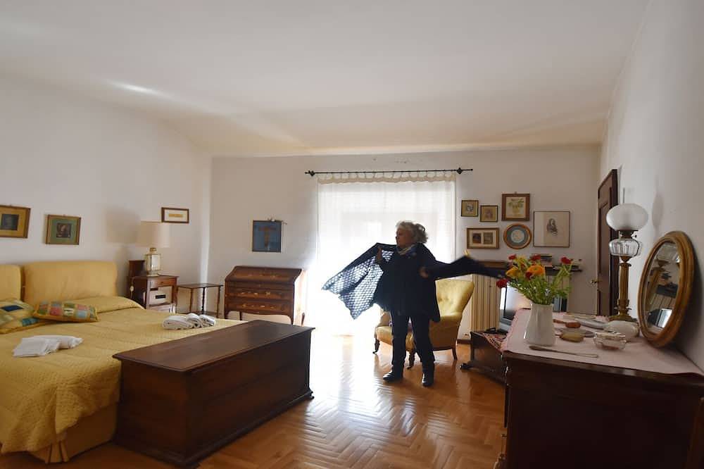 Entire apartment, Top-Roof Large Apartment In Spoleto City Center, Quiet And Cozy To Feel At Home in Spoleto, Perugia Province