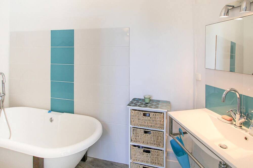 Entire apartment, Awesome apartment in Sete with Wifi in Sete, Côte d'Améthyste