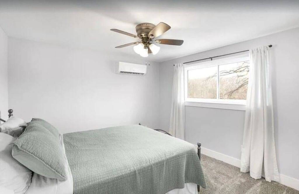 River Retreat W/ Hot Tub/ Game room in Elkhart County