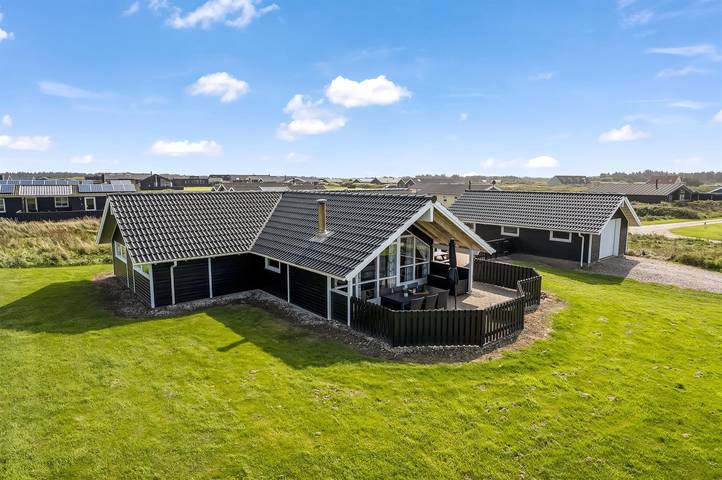 Ferienhaus für 8 Personen, mit Whirlpool und Terrasse sowie Sauna in Løkken