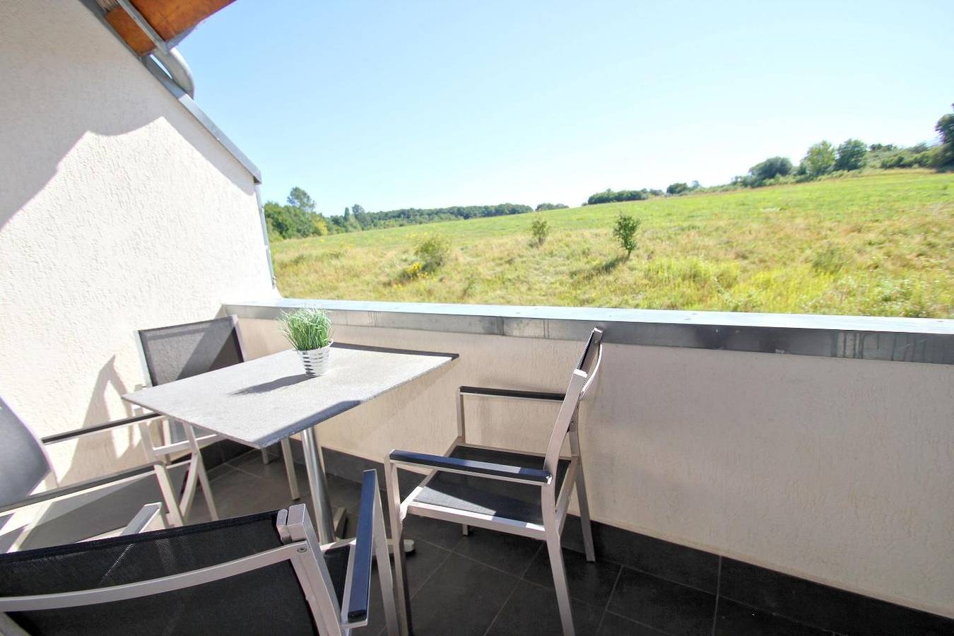 Ganze Wohnung, Strandnah mit Balkon, Schwimmbad- und Saunanutzung - Strandhaus Mönchgut Fewo11 in Lobbe, Mönchgut