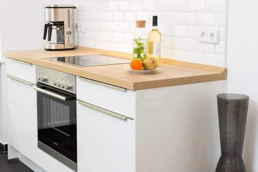 Ganze Wohnung, Floor 2 (Apt. 4 + 5) 195 Sqm & 5 Br // Entire Floor: Max 21 Persons in Moabit Berlin, Berlin