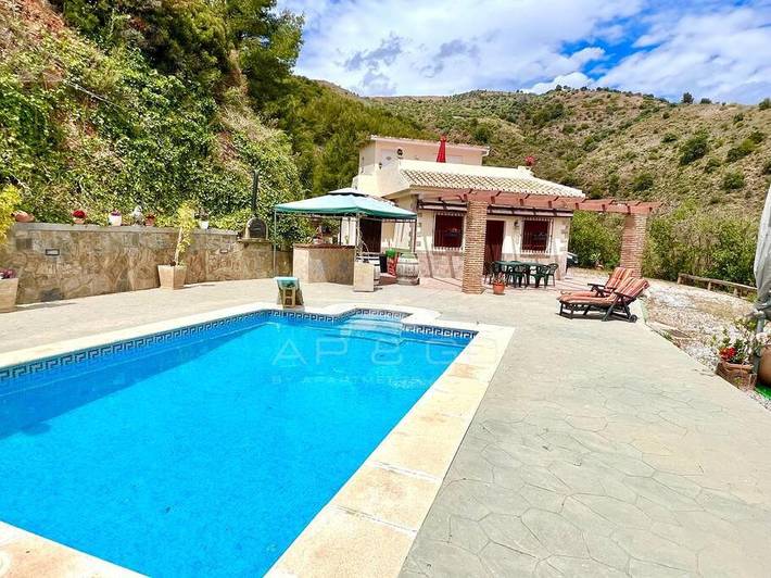 Casa rural para 6 personas, con piscina y jardín en Almuñecar
