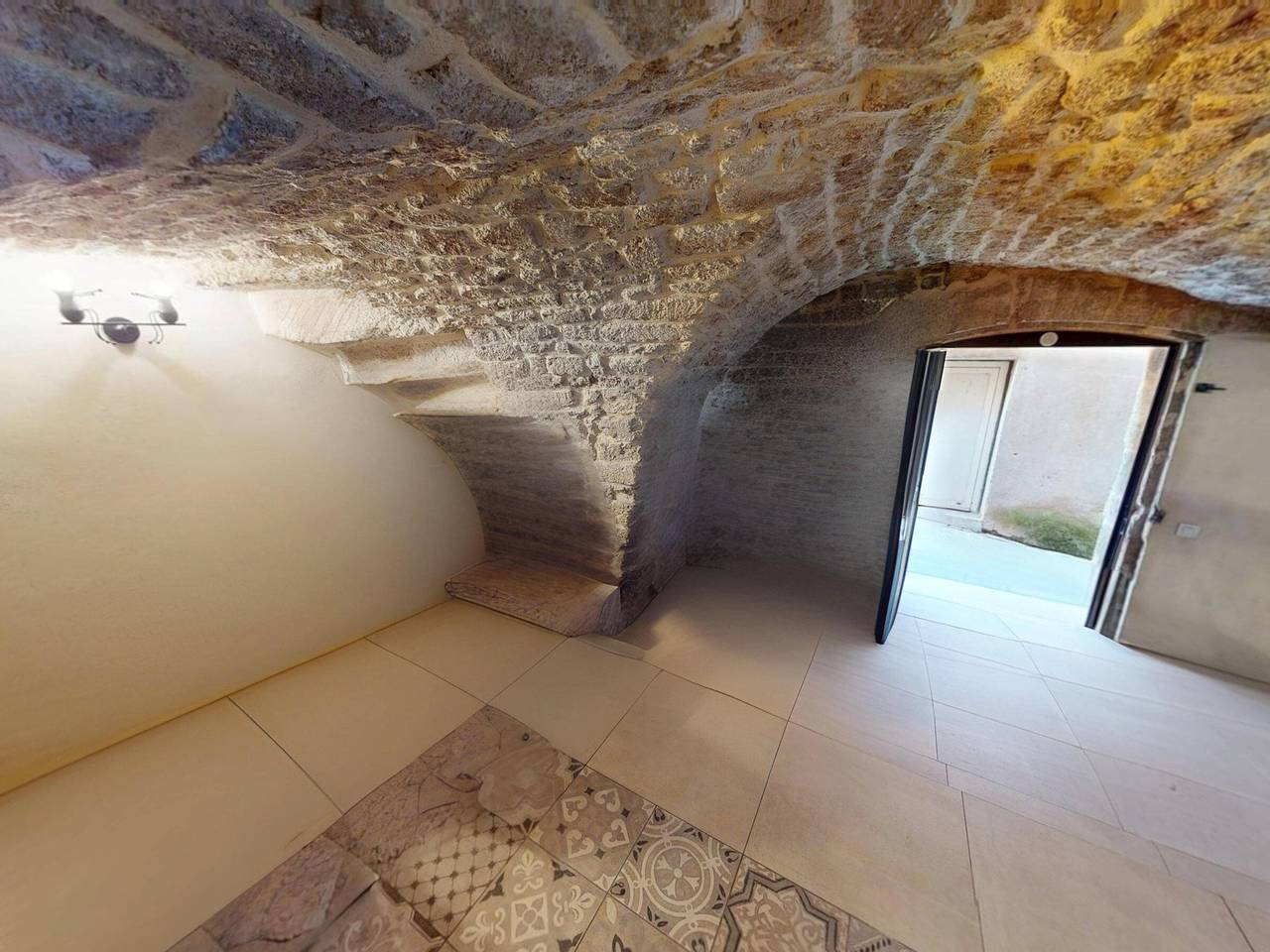 Entire apartment, Charming house in Poussan with spa area in Poussan, Côte d'Améthyste