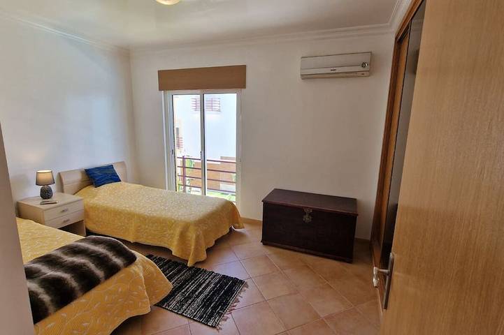 Ganze Wohnung, 1 Schlafzimmer Apartment mit Balkon am Pool, Klimaanlage, sehr nah am Strand. in Cabanas de Tavira, Conceição e Cabanas de Tavira