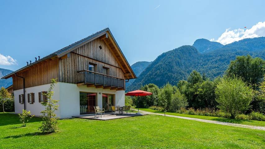 Chalet für 8 Personen, mit Pool und Sauna sowie Garten und Terrasse, mit Haustier in Obertraun