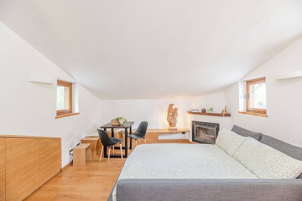 Entire apartment, Nest home in front of Mont Blanc in Entreves, Courmayeur