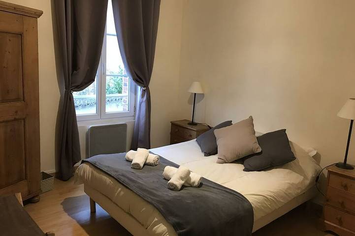 Location de vacances pour 8 personnes, avec terrasse et jardin à Saint-Fargeau