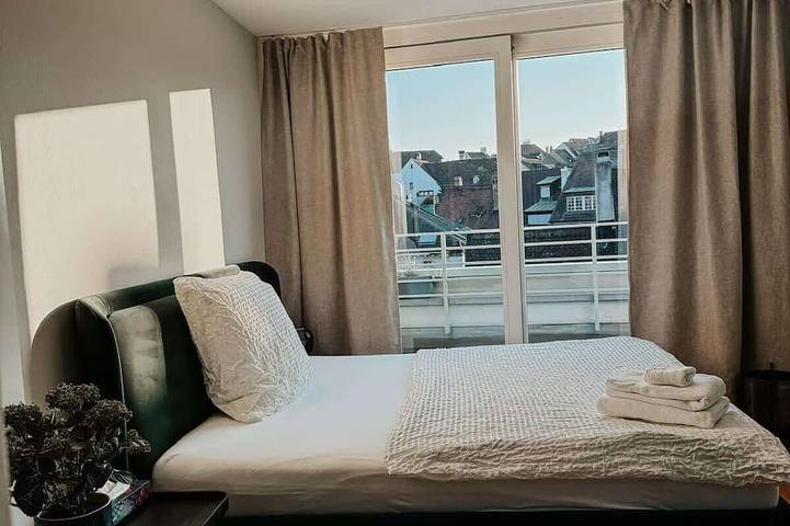 Apartamento entero, Just Sunny - Rooftop, Balcony, 3 min to Old Town in Basel 1 Rüdengasse, Basilea