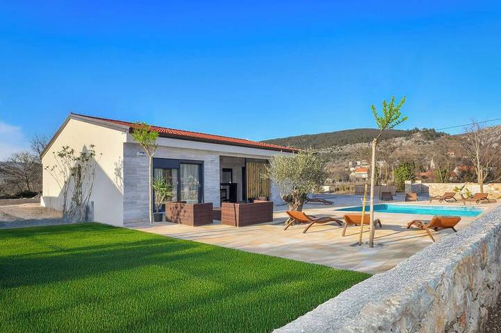 Ferienhaus für 8 Personen, mit Pool und Terrasse - 1