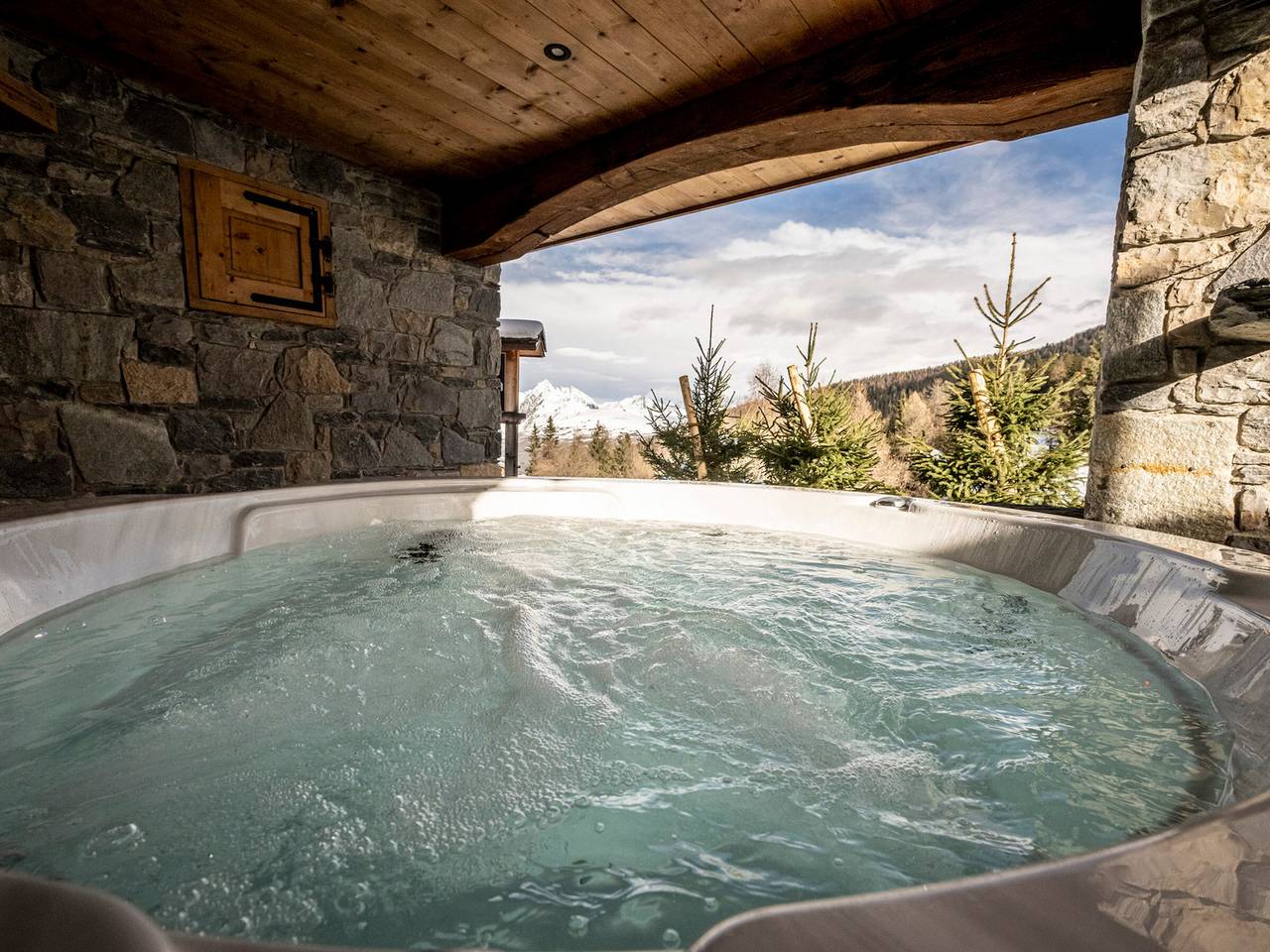 Chalet spacieux avec jacuzzi et vue Mont Blanc, 5 chambres, Wifi in La Plagne, La Plagne-Tarentaise