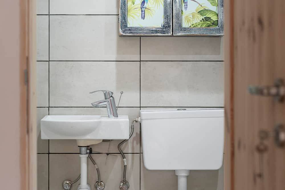Appartamento intero, 300yr old farm converted into welcoming Tiny Home in Xewkija, Gozo