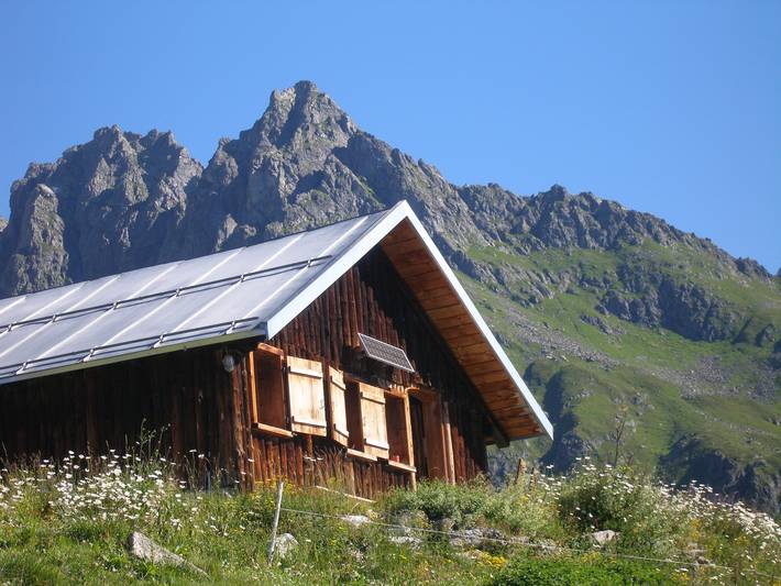 Tegia Veglia / Erlebnisalp Glivers, Sumvitg - Alphütte für max. 10 Personen in Sumvitg, Alpenarena
