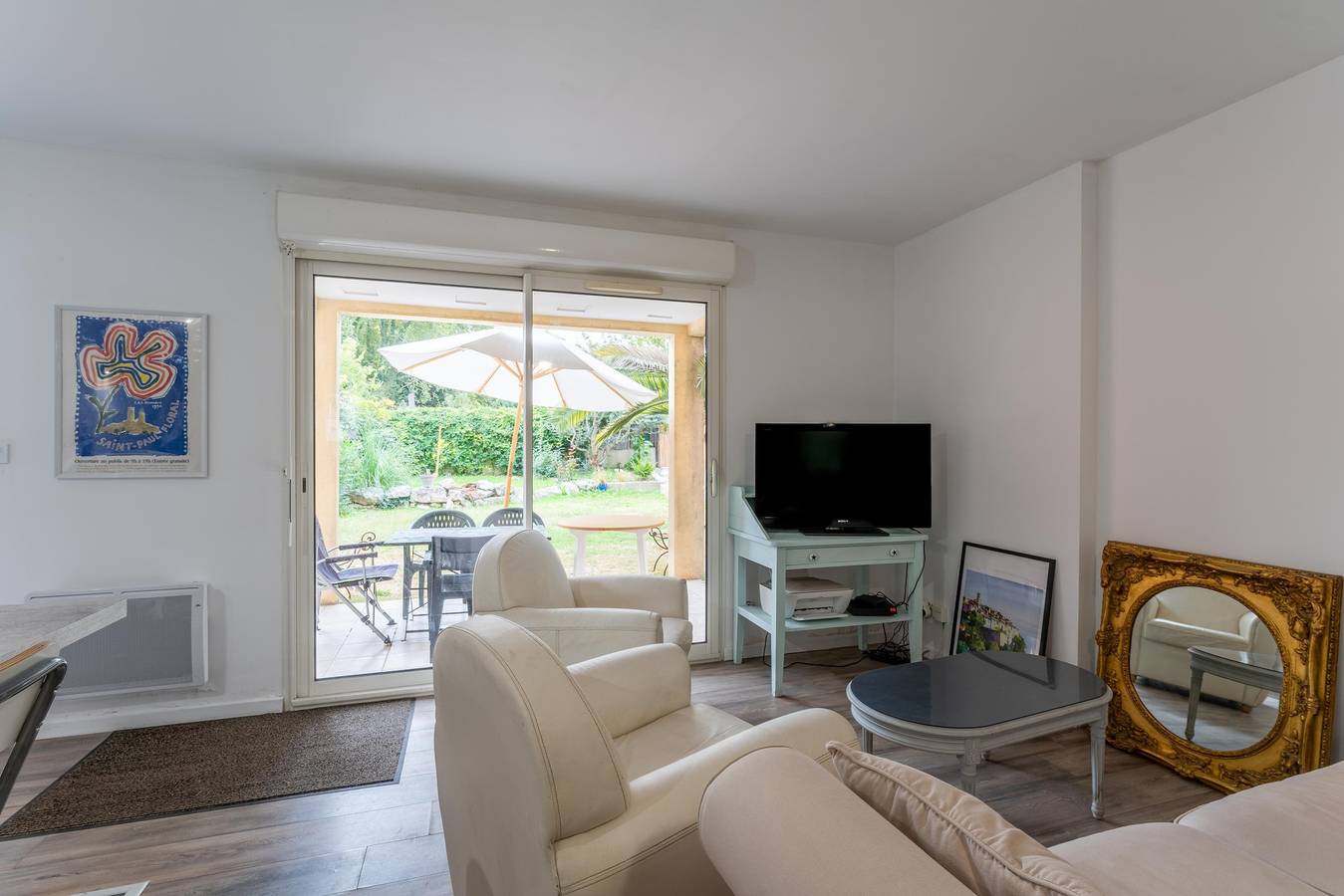 Appartement entier, Appartement "Un Temps Pour Soi" avec terrasse privée, jardin privé et Wi-Fi in L'Isle-sur-la-Sorgue, Vaucluse
