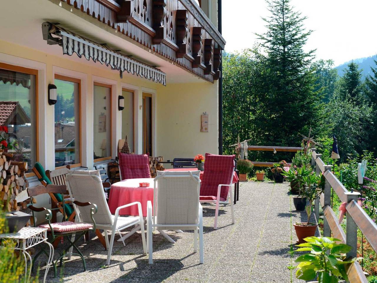 Ganze Ferienwohnung, Landhaus Windrose - Doppelzimmer mit Sicht zum Sorgschrofen in Jungholz, Bayerische Alpen