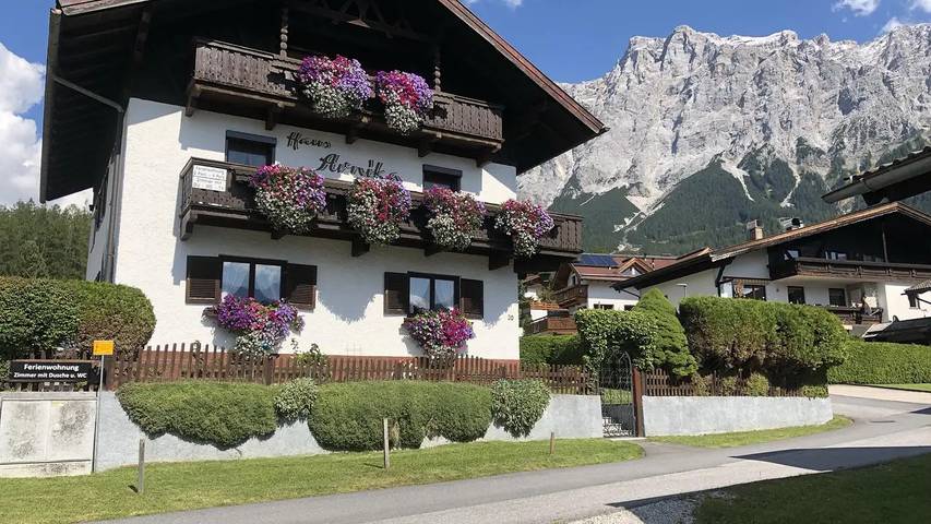 Ferienwohnung für 4 Personen, mit Balkon in Ehrwald
