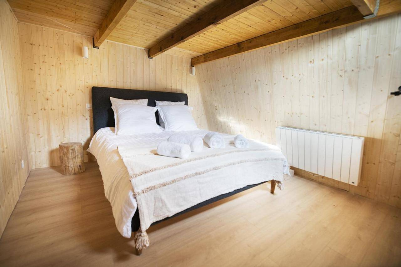 Appartement entier, Bel appartement type chalet avec balnéo et jardin in Gréolières les Neiges, Gréolières