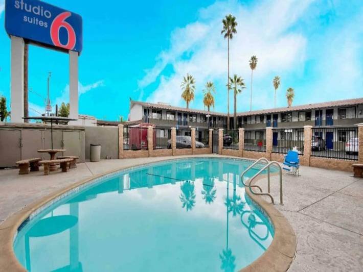 Ganze Wohnung, 2 Queensize-Betten | Nichtraucherzimmer, Kühlschrank in San Bernardino, San Bernardino County