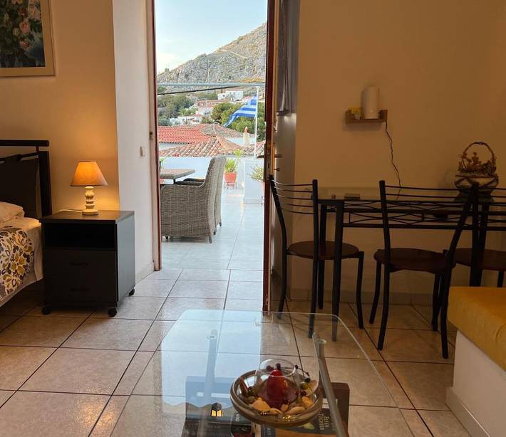 Apartament wakacyjny dla 2 osób, z widok i taras w Hydra