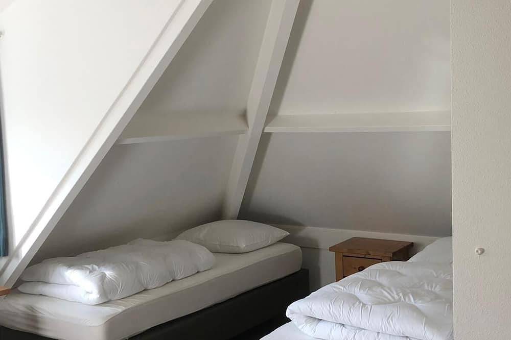 Ferienvilla mit privatem Pool, in der Nähe von Banjaardstrand rollstuhlgerecht in De Banjaard, Kamperland
