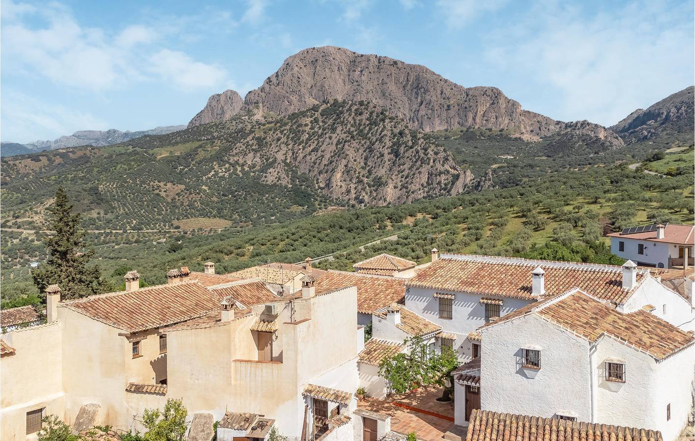 Apartamento vacacional entero, Apartamento junto a la piscina con WiFi y terraza in Periana, Provincia de Málaga