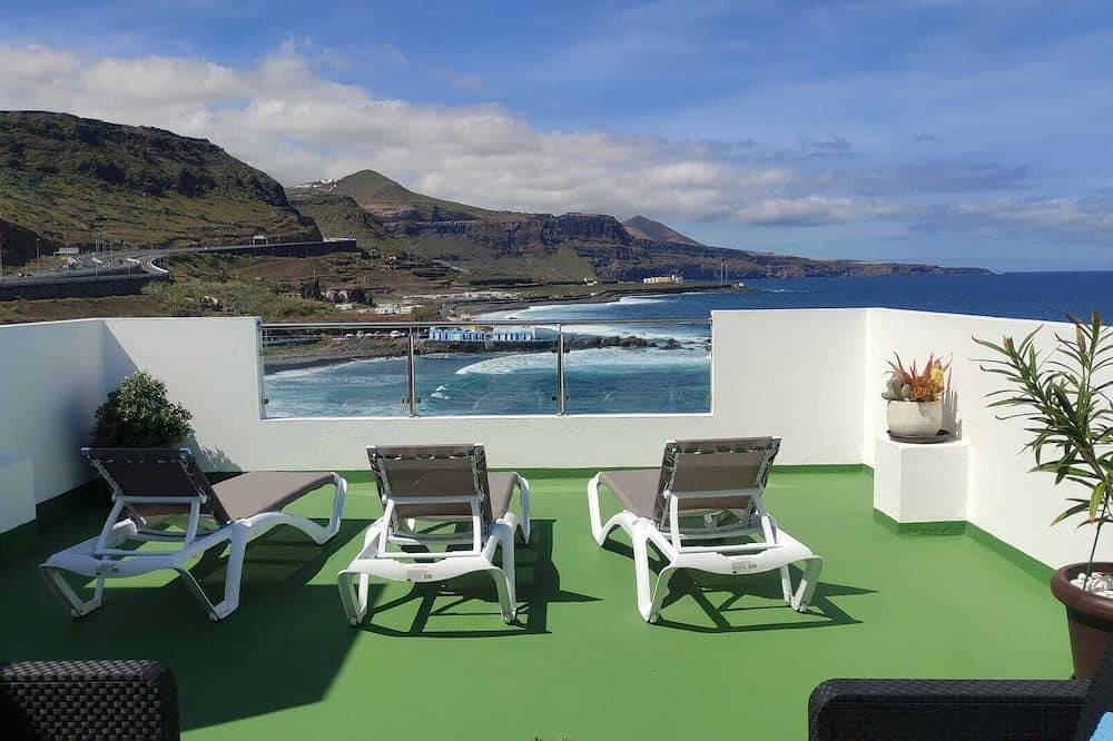 Housing, with 2 bedrooms, kitchen, bathroom, living room and solarium. in El Pagador, Moya