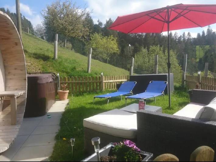 Ferienwohnung für 2 Personen, mit Terrasse und Garten sowie Sauna und Ausblick im Berner Oberland