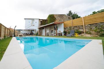Cottage pour 3 personnes, avec piscine ainsi que jardin et vue dans Alijó