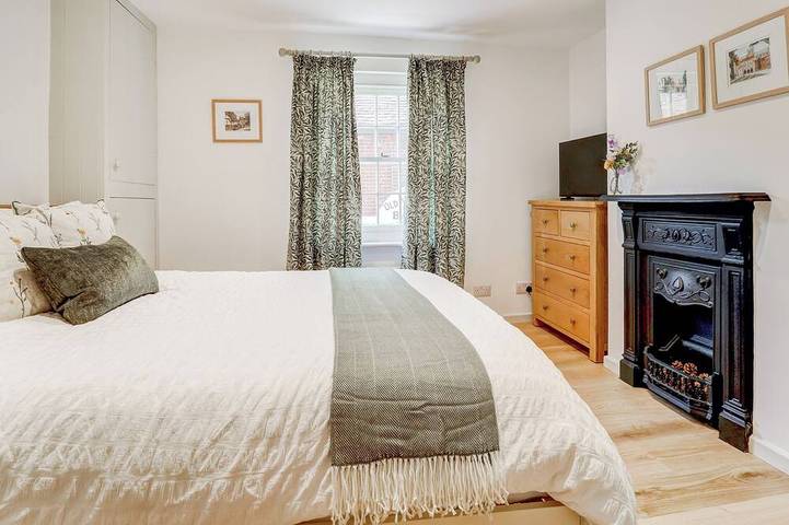 2 bedroom accommodation in Winchester in Winchester, South Downs