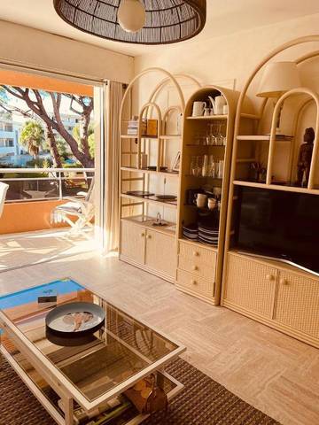 Gîte pour 4 personnes, avec vue et balcon dans Office De Tourisme Cavalaire