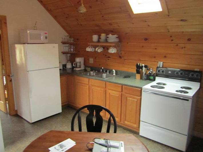 Log cabin for 4 people, with terrace and yard in New York State