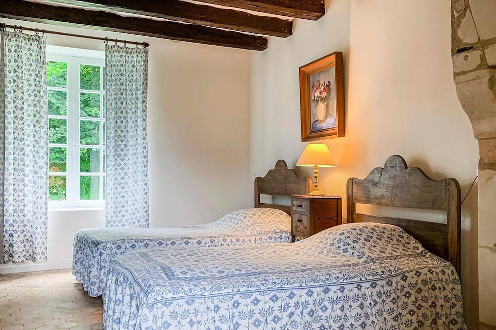 Superbe maison de 5 chambres à Luche. in Luché-Pringé, Sarthe