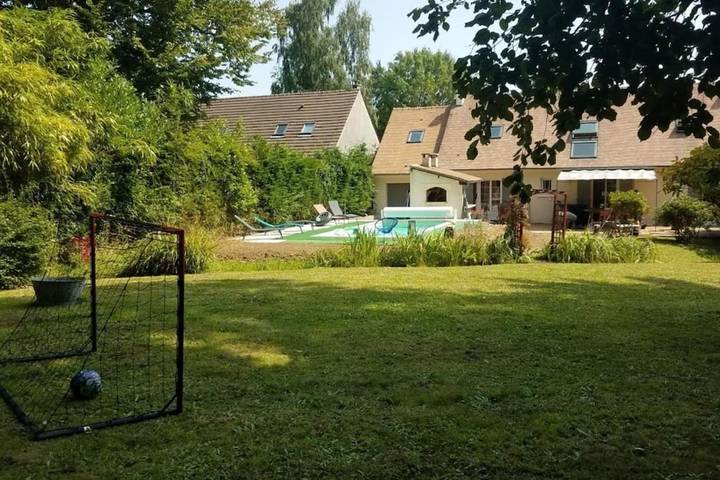 Location de vacances pour 10 personnes, avec Jardin et Piscine à Villers-en-Arthies - 4