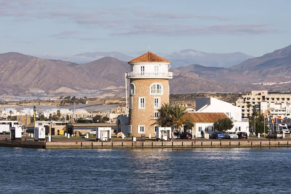 Entire apartment, Beautiful Penthouse/Sea view golf / 🆓Wifi / Smart Tv / Lavavajillas / Lavadora in Marina (Almerimar), El Ejido