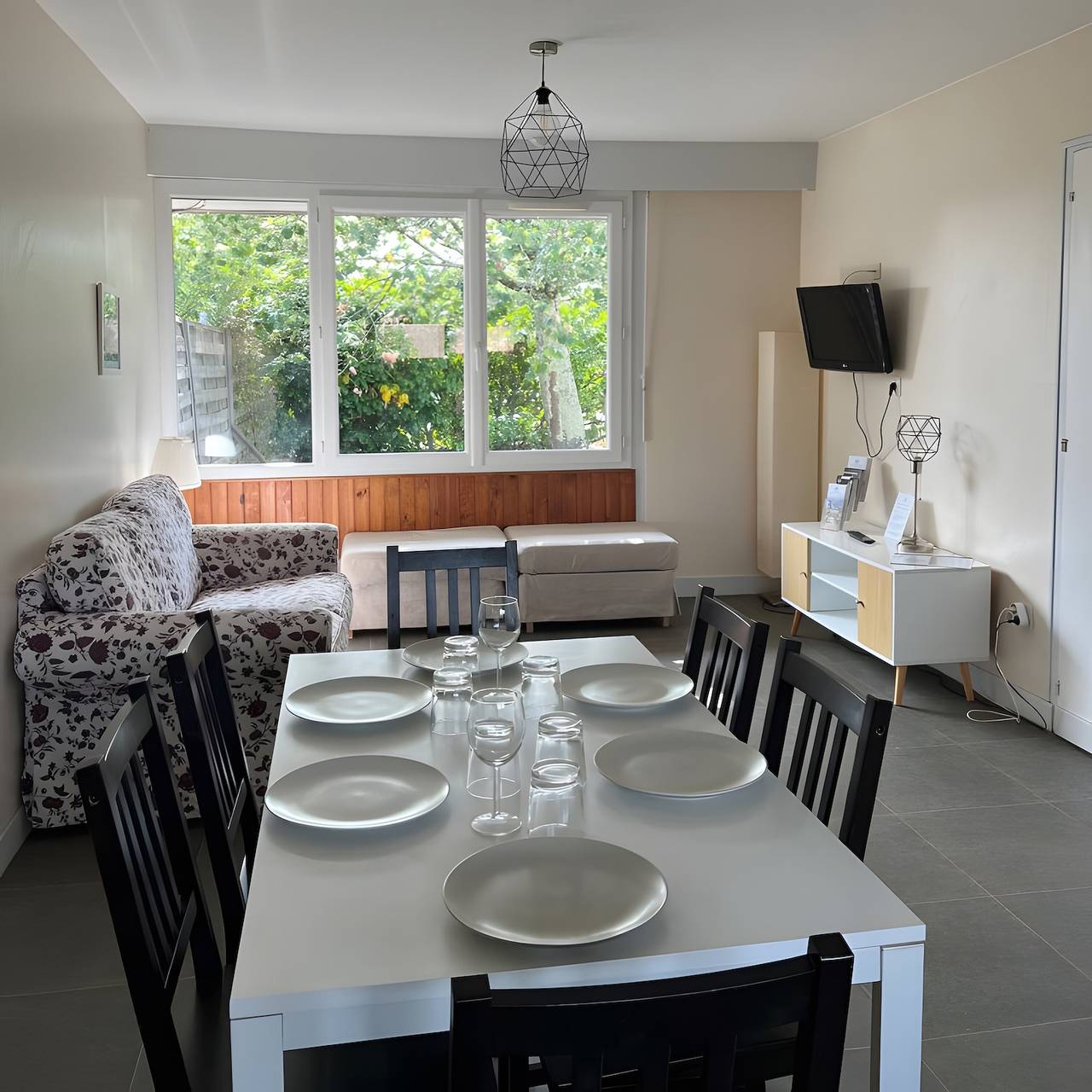 Mirabel Cottage at Château Saint Ahon in Blanquefort, Bordeaux region