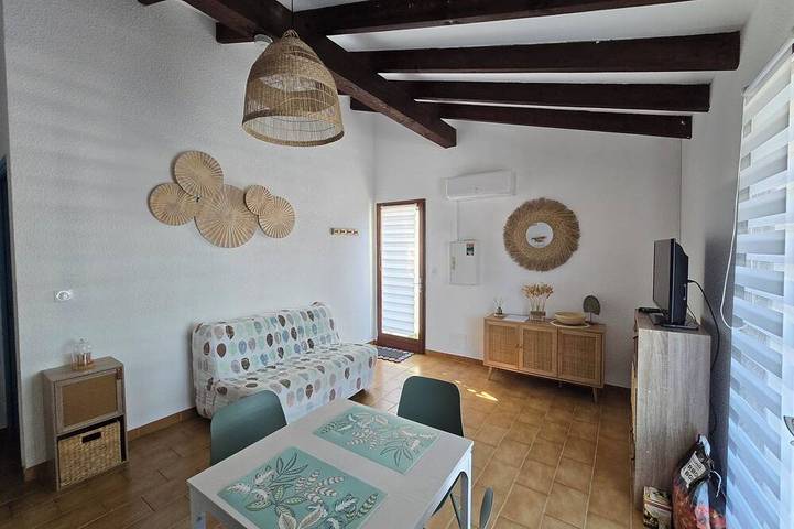 Santa Giulia mini Villa superb sea-view terrace, 400 m from beach. in Santa Giulia, Porto Vecchio