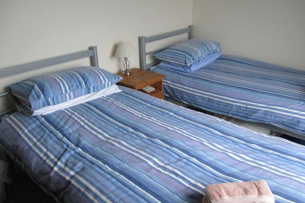 Entire apartment, Luxury apartment just yards from the beach sleeps 6 in South Huish, Hope Cove