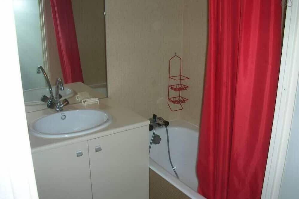 Entire apartment, Duplex lumineux et spacieux en plein centre bourg in Saint-Pierre-de-Chartreuse, Isère