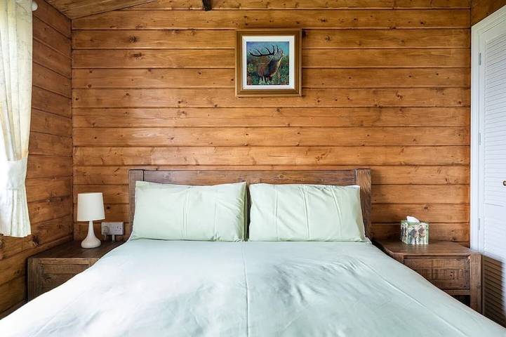 Private luxury log cabin with hot tub and stunning views! in Grafschaft Antrim