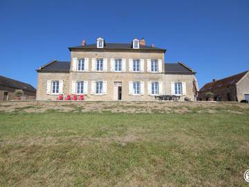 Gîte pour 14 personnes, avec jardin et sauna à Cercy-la-Tour