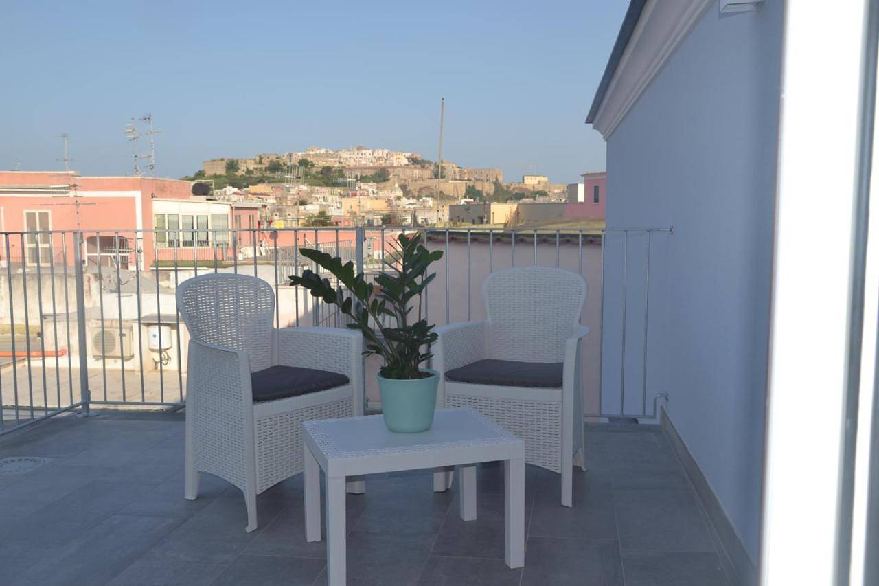 Double Room with Private Bathroom in Spiaggia delle Grotte, Procida